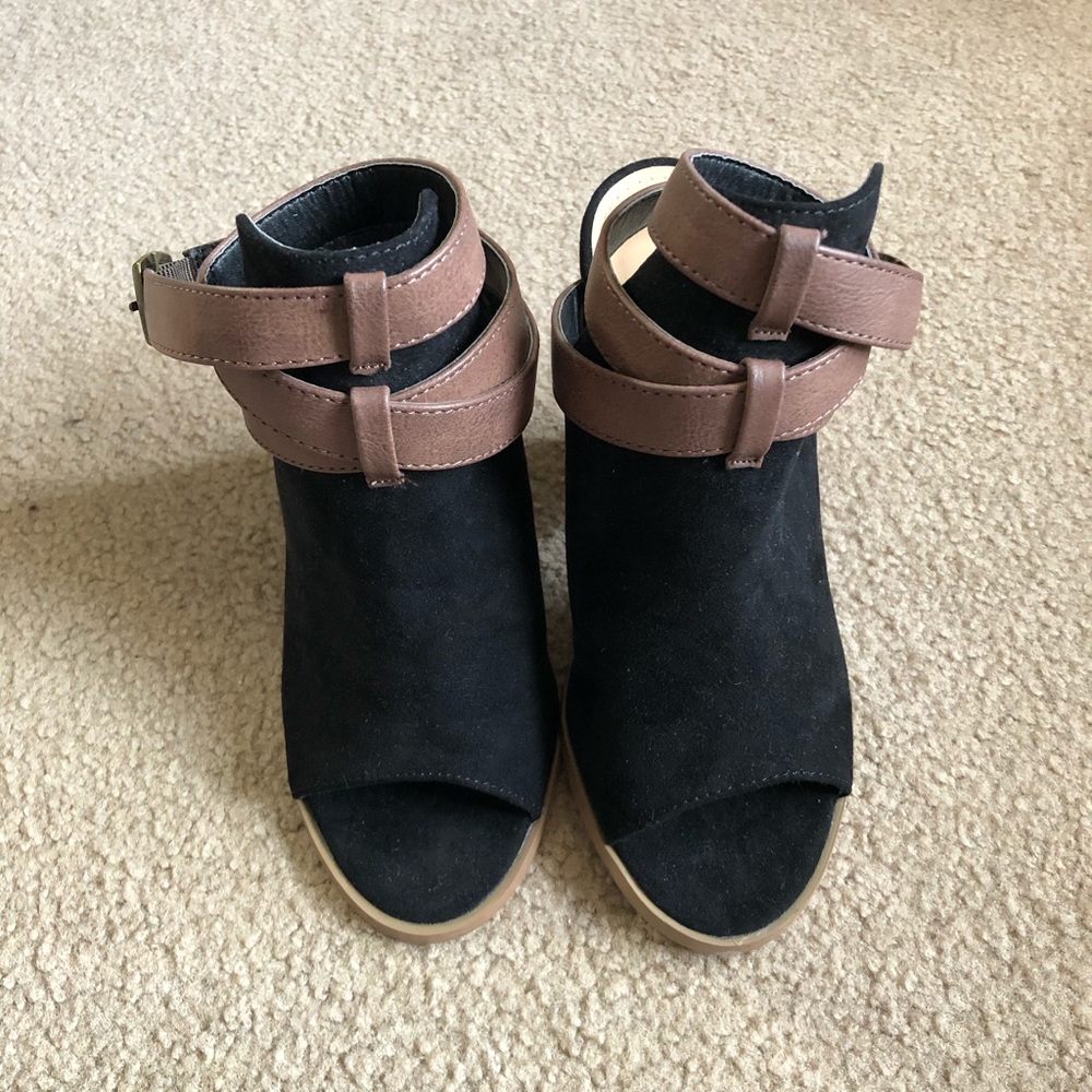 NWOB Peep Toe Block Heel Bootie